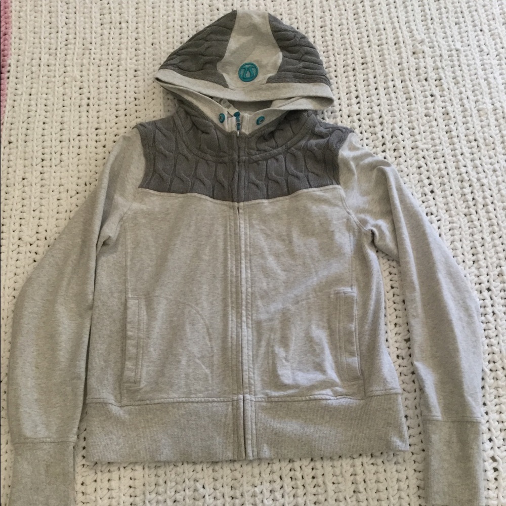 lululemon light grey zip up w/ knitted trim!